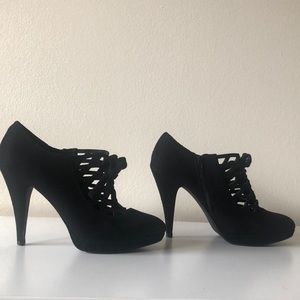 Black heels, like new